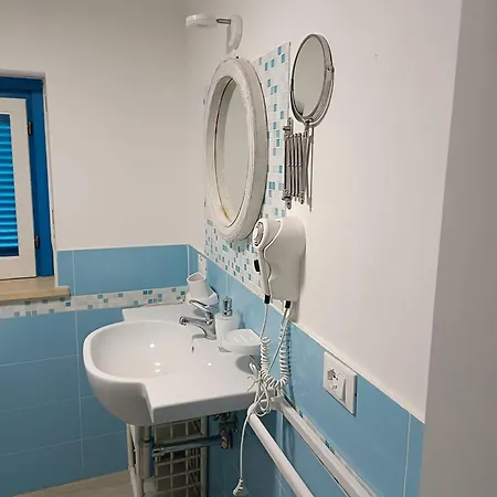 Double Room, Air Conditioning, Bathroom, In The Center Of Calabria N6784 3*