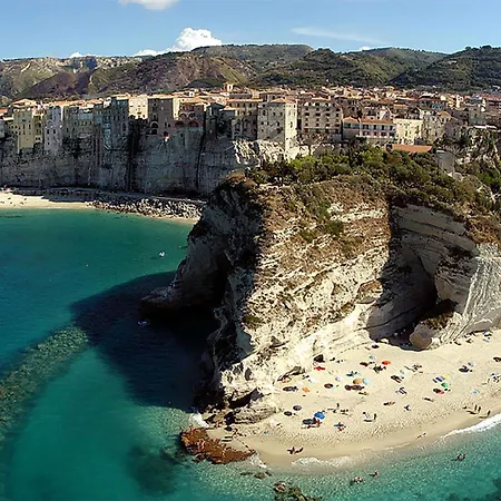 Double Room, Air Conditioning, Bathroom, In The Center Of Calabria N6784 3*